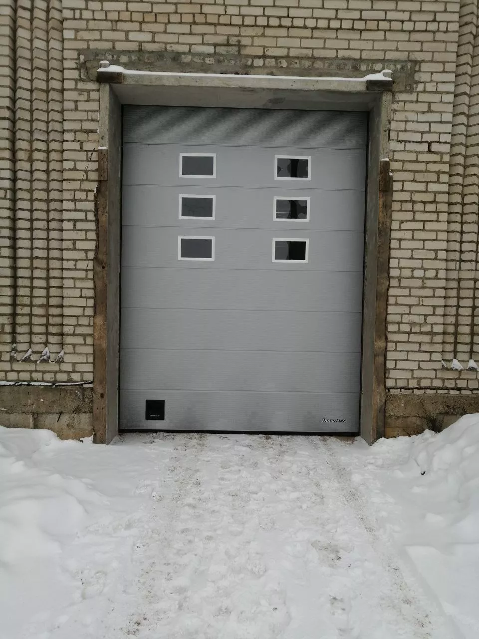 Промышленные секционные ворота ISD01 2990х3990